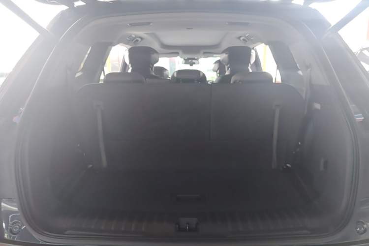 Used Ford Edge 2023 Edge L 2.0T EcoBoost E-Hybrid Four-Wheel Drive Seven-Seat Supreme Model Trunk