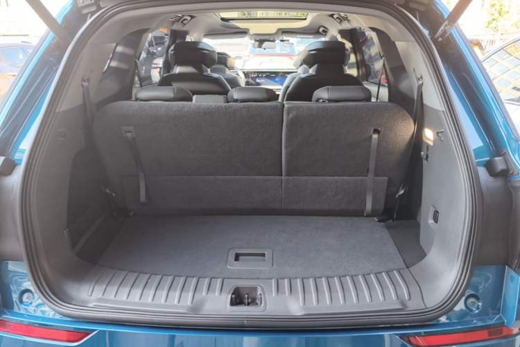 Used Ford Edge 2023 Ford Explorer L 2.0T EcoBoost E-Hybrid Two-Wheel Drive 7-Seater Luxury Model Trunk