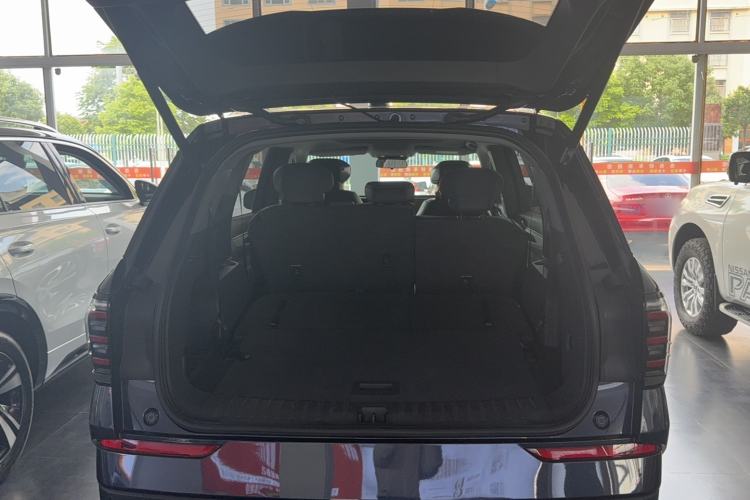 Used Ford Edge 2023 Ford Explorer L 2.0T EcoBoost Two-Wheel Drive 7-Seater Luxury Model Trunk