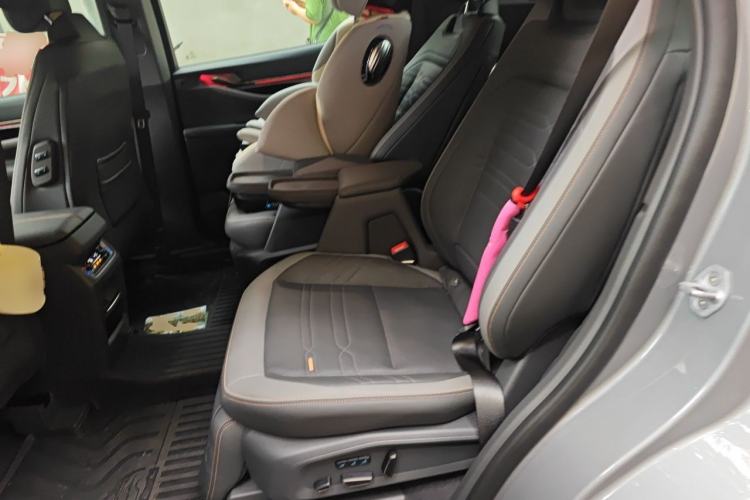 Used Ford Edge 2023 Edge L 2.0T EcoBoost E-Hybrid Four-Wheel Drive Seven-Seat Supreme Model Left Rear Seat