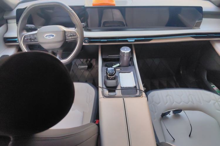 Used Ford Edge 2023 Ford Explorer L 2.0T EcoBoost Two-Wheel Drive 7-Seater Luxury Model Center Console