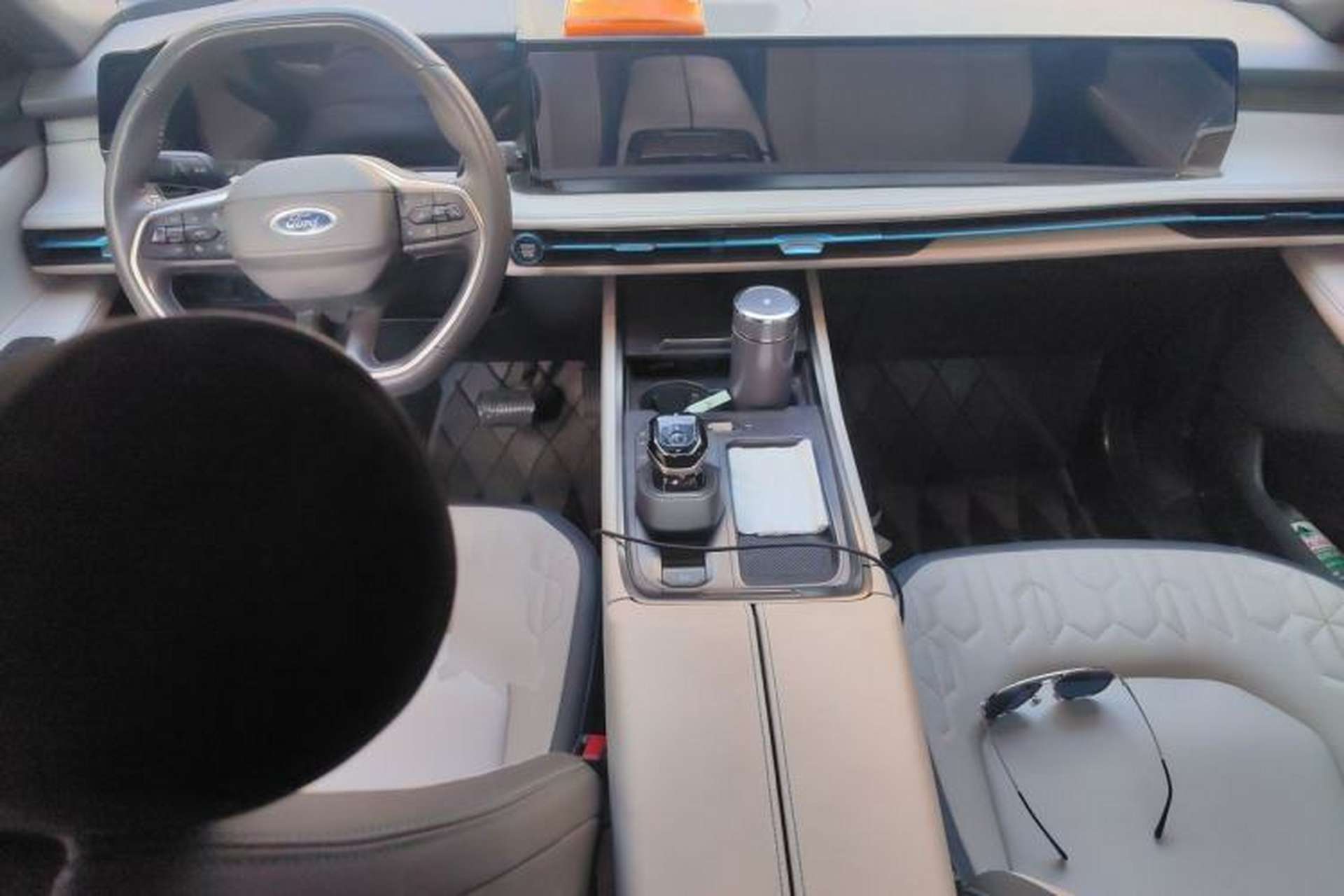 Used Ford Edge 2023 Ford Explorer L 2.0T EcoBoost Two-Wheel Drive 7-Seater Luxury Model Center Console