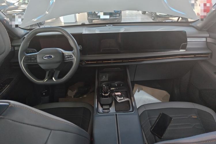 Used Ford Edge 2023 Ford Explorer L 2.0T EcoBoost Four-Wheel Drive 7-Seater Supreme Model Center Console
