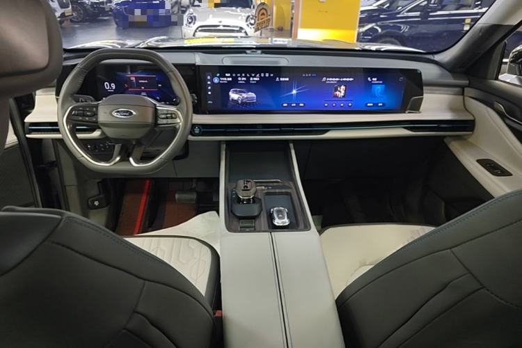 Used Ford Edge 2023 Ford Explorer L 2.0T EcoBoost Two-Wheel Drive 7-Seater Luxury Model Center Console