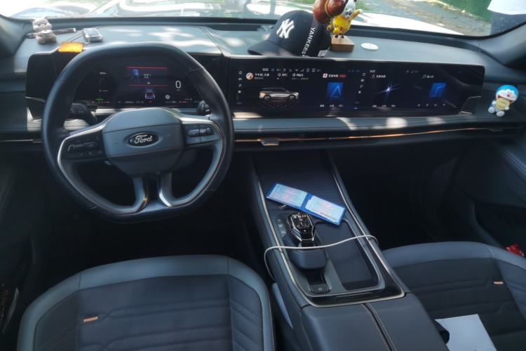 Used Ford Edge 2023 Edge L 2.0T EcoBoost E-Hybrid Four-Wheel Drive Seven-Seat Supreme Model Center Console