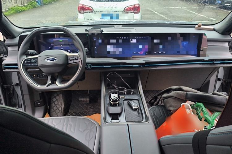 Used Ford Edge 2023 Ford Explorer L 2.0T EcoBoost E-Hybrid Two-Wheel Drive 7-Seater Luxury Model Center Console