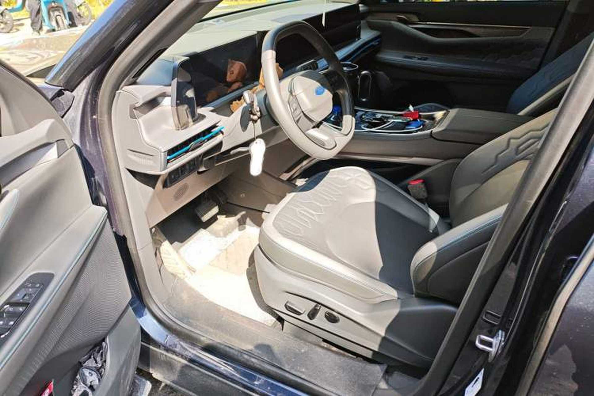Used Ford Edge 2023 Ford Explorer L 2.0T EcoBoost E-Hybrid Two-Wheel Drive 7-Seater Luxury Model Driver Seat