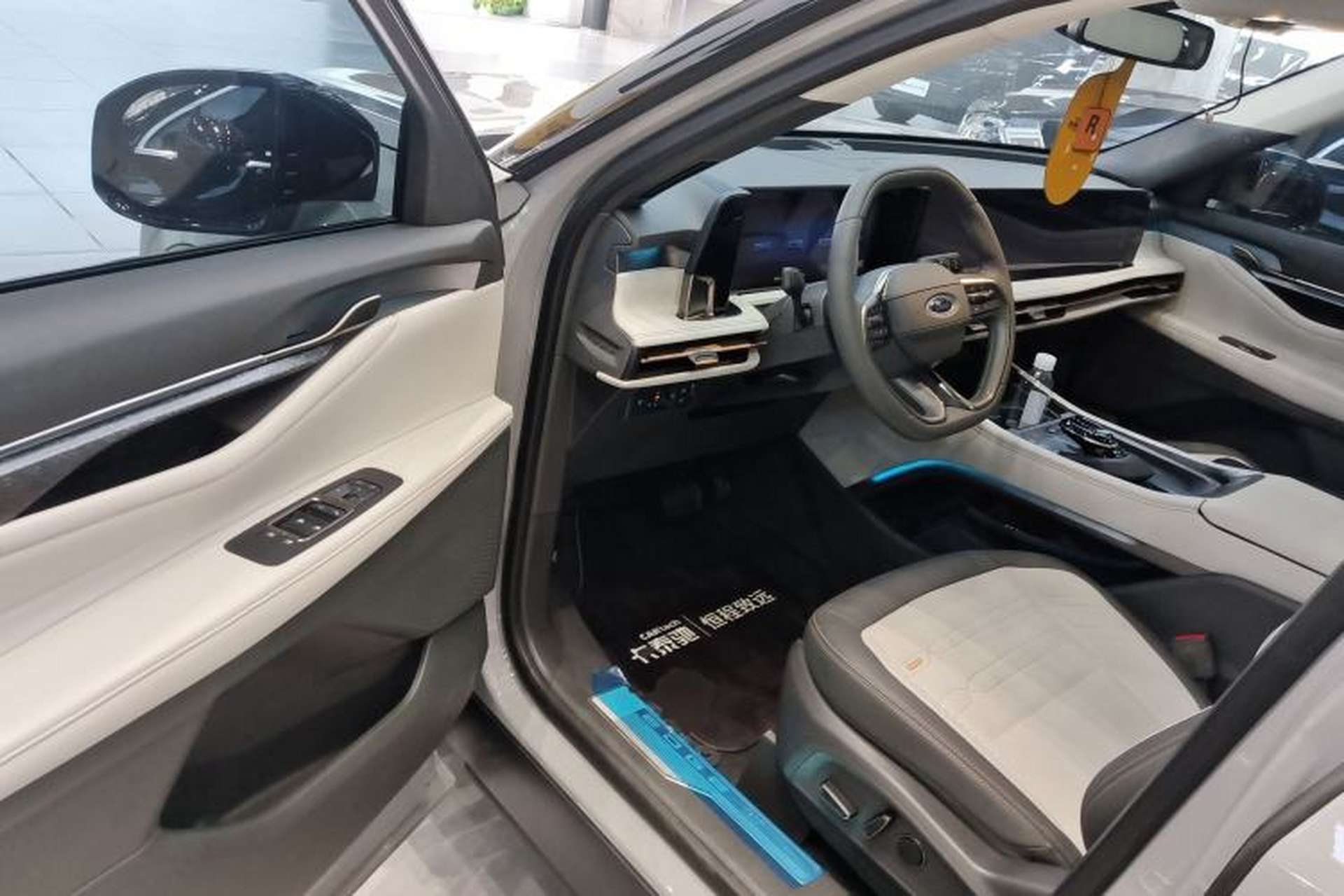Used Ford Edge 2023 Ford Explorer L 2.0T EcoBoost Four-Wheel Drive 7-Seater Supreme Model Driver Seat