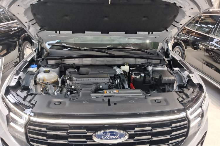 Used Ford Edge 2023 Ford Explorer L 2.0T EcoBoost Four-Wheel Drive 7-Seater Supreme Model Engine Bay