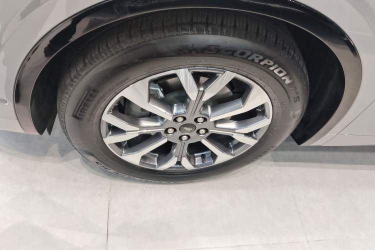 Used Ford Edge 2023 Ford Explorer L 2.0T EcoBoost Four-Wheel Drive 7-Seater Supreme Model Exterior 4