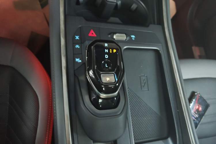 Used Ford Edge 2023 Ford Explorer L 2.0T EcoBoost Four-Wheel Drive 7-Seater Supreme Model Gear Lever