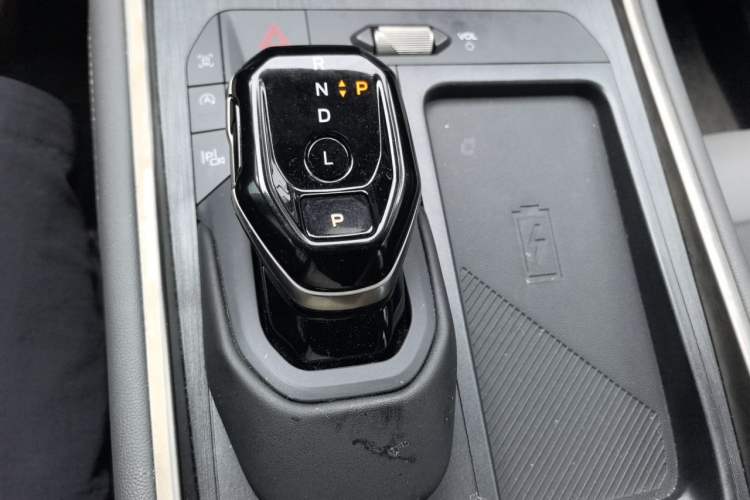 Used Ford Edge 2023 Ford Explorer L 2.0T EcoBoost Four-Wheel Drive 7-Seater Supreme Model Gear Lever
