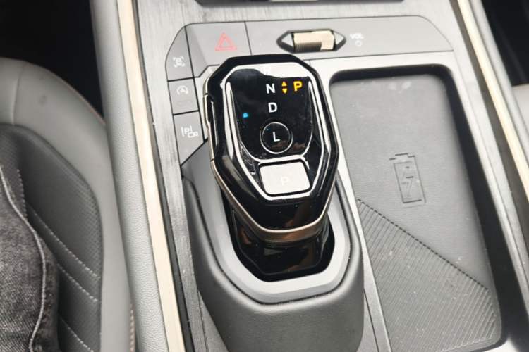 Used Ford Edge 2023 Ford Explorer L 2.0T EcoBoost Four-Wheel Drive 7-Seater Supreme Model Gear Lever