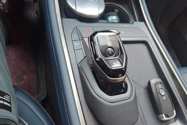 Used Ford Edge 2023 Ford Explorer L 2.0T EcoBoost E-Hybrid Two-Wheel Drive 7-Seater Fashion Edition Gear Lever