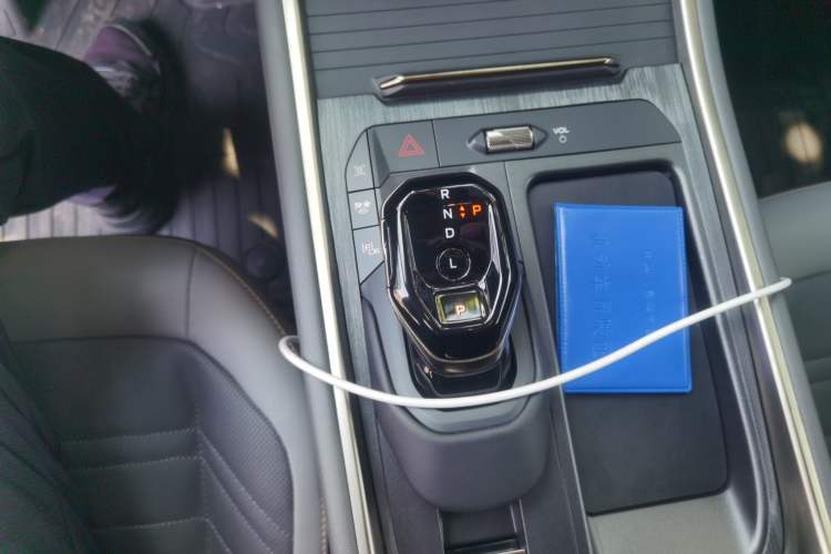 Used Ford Edge 2023 Edge L 2.0T EcoBoost E-Hybrid Four-Wheel Drive Seven-Seat Supreme Model Gear Lever