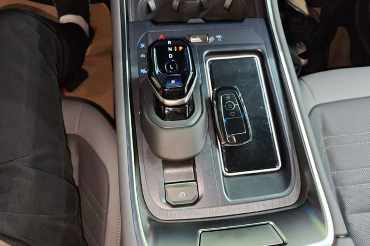 Used Ford Edge 2023 Ford Explorer L 2.0T EcoBoost Four-Wheel Drive 7-Seater Supreme Model Gear Lever