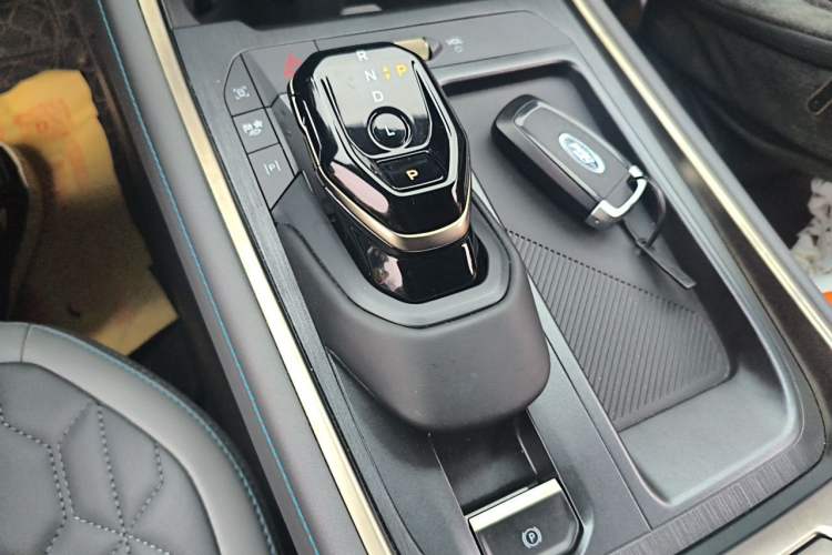 Used Ford Edge 2023 Ford Explorer L 2.0T EcoBoost E-Hybrid Two-Wheel Drive 7-Seater Luxury Model Gear Lever