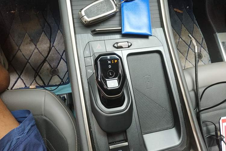 Used Ford Edge 2023 Ford Explorer L 2.0T EcoBoost Four-Wheel Drive 7-Seater Supreme Model Gear Lever