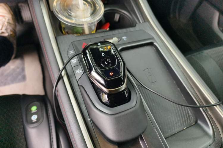 Used Ford Edge 2023 Ford Explorer L 2.0T EcoBoost E-Hybrid Four-Wheel Drive 7-Seater ST-Line Gear Lever