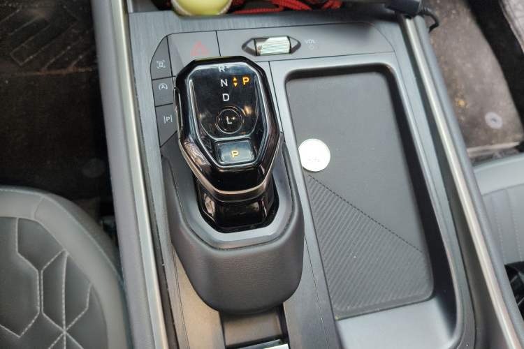 Used Ford Edge 2023 Ford Explorer L 2.0T EcoBoost Two-Wheel Drive 7-Seater Luxury Model Gear Lever