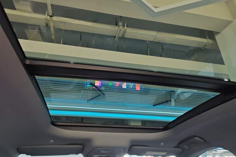 Used Ford Edge 2023 Ford Explorer L 2.0T EcoBoost Four-Wheel Drive 7-Seater Supreme Model Headliner