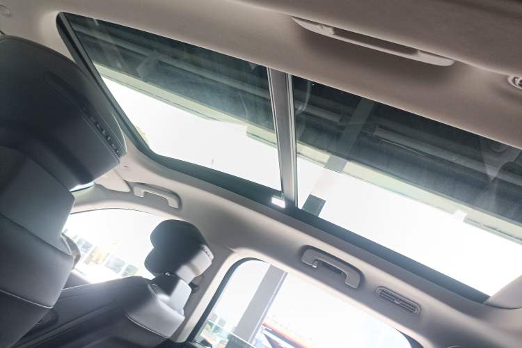 Used Ford Edge 2023 Ford Explorer L 2.0T EcoBoost Four-Wheel Drive 7-Seater Supreme Model Headliner