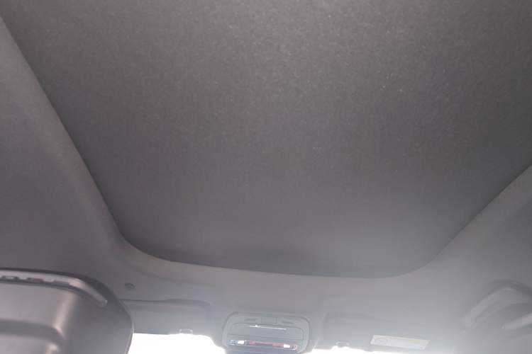 Used Ford Edge 2023 Ford Explorer L 2.0T EcoBoost E-Hybrid Two-Wheel Drive 7-Seater Fashion Edition Headliner