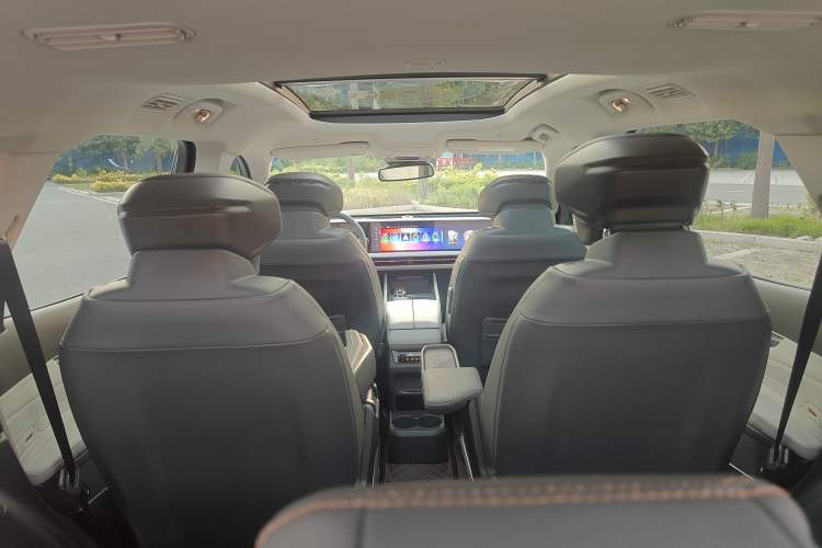 Used Ford Edge 2023 Ford Explorer L 2.0T EcoBoost Four-Wheel Drive 7-Seater Supreme Model Headliner