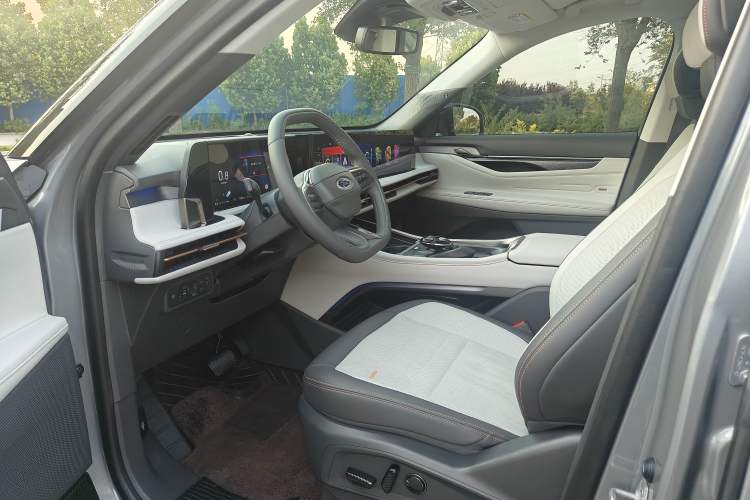 Used Ford Edge 2023 Ford Explorer L 2.0T EcoBoost Four-Wheel Drive 7-Seater Supreme Model Interior 1
