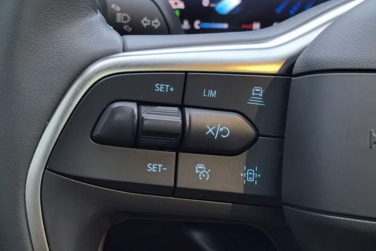 Used Ford Edge 2023 Ford Explorer L 2.0T EcoBoost Two-Wheel Drive 7-Seater Luxury Model Interior 11