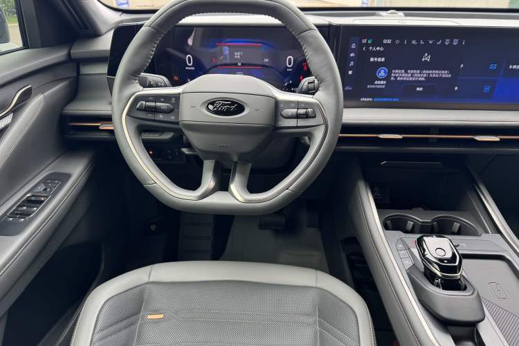 Used Ford Edge 2023 Ford Explorer L 2.0T EcoBoost Four-Wheel Drive 7-Seater Supreme Model Interior 3