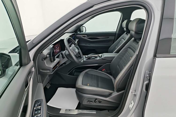Used Ford Edge 2023 Ford Explorer L 2.0T EcoBoost Four-Wheel Drive 7-Seater Supreme Model Interior 3