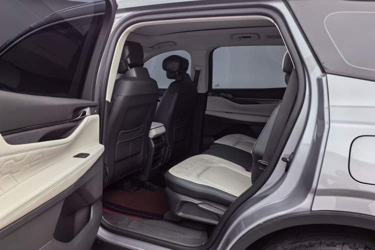 Used Ford Edge 2023 Ford Explorer L 2.0T EcoBoost Two-Wheel Drive 7-Seater Luxury Model Interior 4