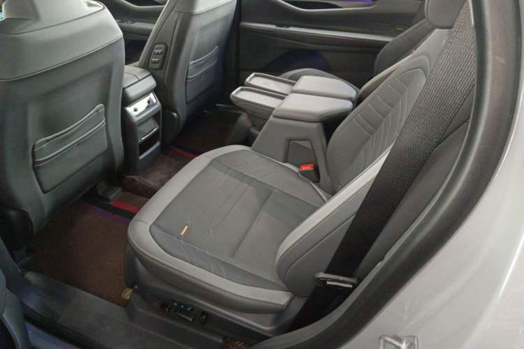 Used Ford Edge 2023 Ford Explorer L 2.0T EcoBoost Four-Wheel Drive 7-Seater Supreme Model Interior 4