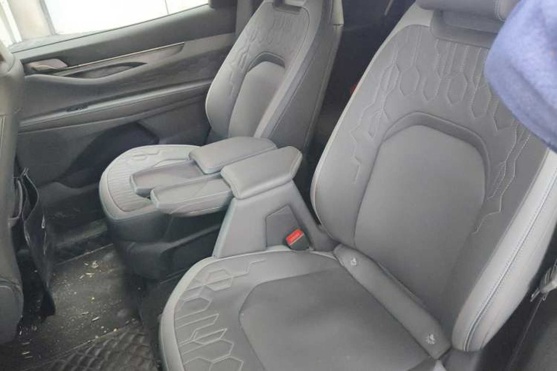 Used Ford Edge 2023 Ford Explorer L 2.0T EcoBoost Two-Wheel Drive 7-Seater Luxury Model Interior 4