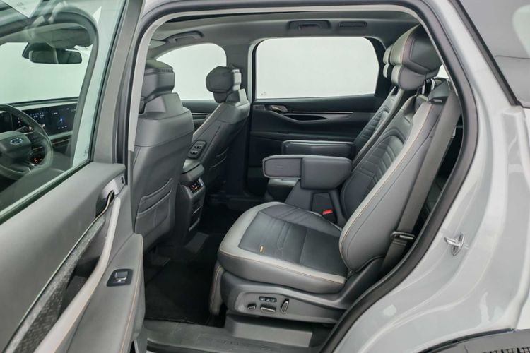 Used Ford Edge 2023 Ford Explorer L 2.0T EcoBoost Four-Wheel Drive 7-Seater Supreme Model Interior 4