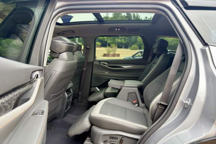 Used Ford Edge 2023 Edge L 2.0T EcoBoost E-Hybrid Four-Wheel Drive Seven-Seat Supreme Model Interior 4
