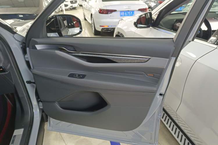 Used Ford Edge 2023 Ford Explorer L 2.0T EcoBoost Four-Wheel Drive 7-Seater Supreme Model Interior 5