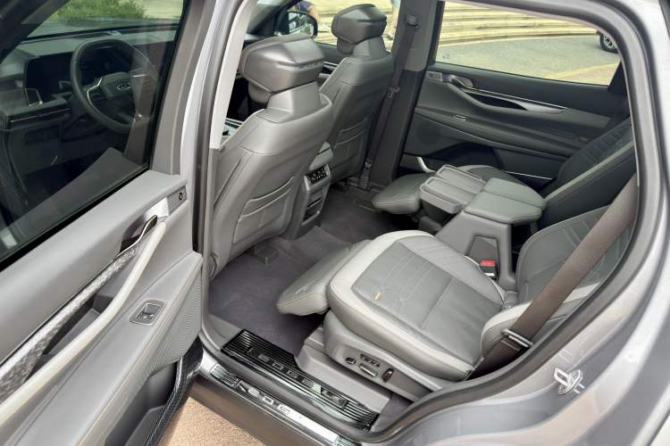 Used Ford Edge 2023 Edge L 2.0T EcoBoost E-Hybrid Four-Wheel Drive Seven-Seat Supreme Model Interior 5