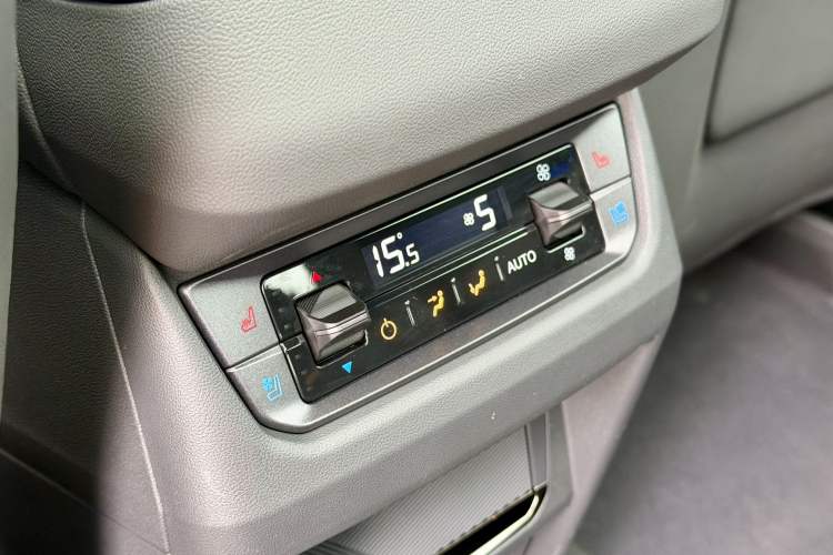 Used Ford Edge 2023 Edge L 2.0T EcoBoost E-Hybrid Four-Wheel Drive Seven-Seat Supreme Model Interior 8