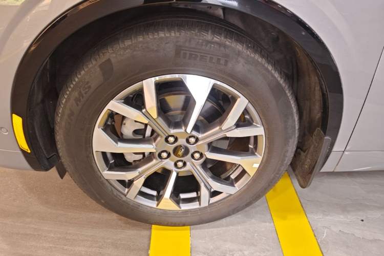 Used Ford Edge 2023 Edge L 2.0T EcoBoost E-Hybrid Four-Wheel Drive Seven-Seat Supreme Model Left Front Wheel Hub