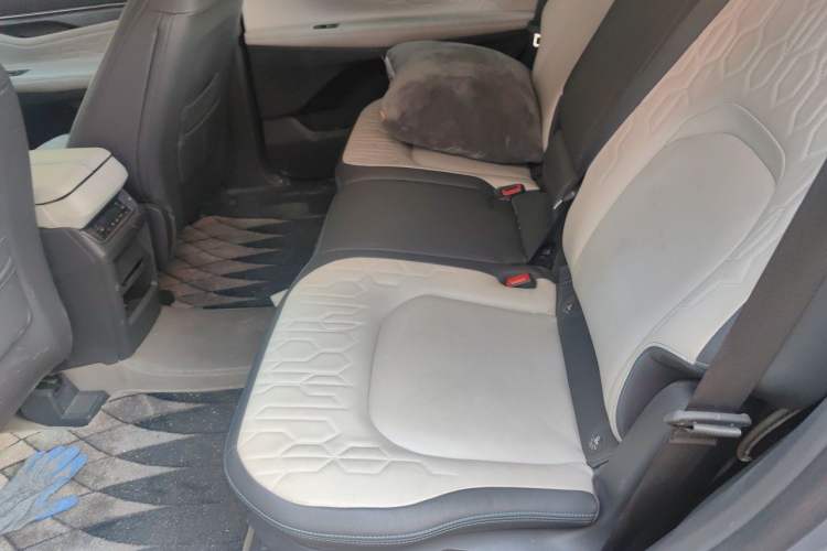 Used Ford Edge 2023 Ford Explorer L 2.0T EcoBoost Two-Wheel Drive 7-Seater Luxury Model Left Rear Seat