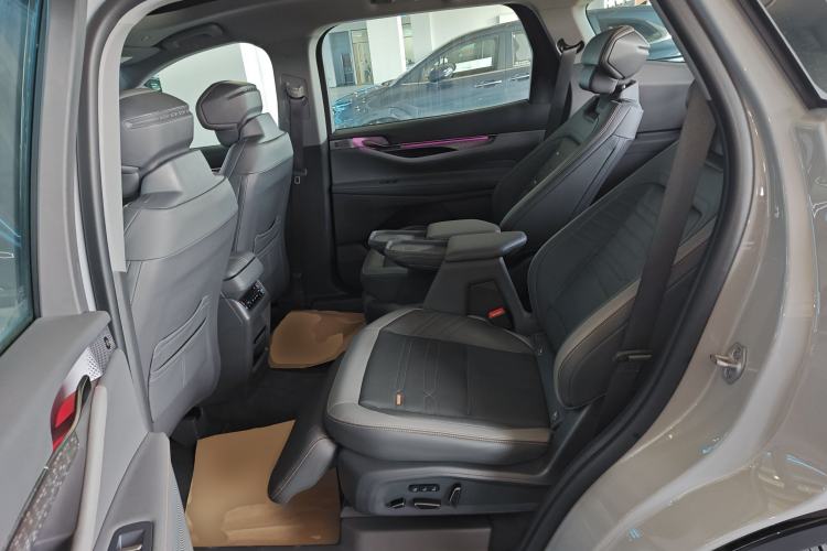 Used Ford Edge 2023 Ford Explorer L 2.0T EcoBoost Four-Wheel Drive 7-Seater Supreme Model Left Rear Seat