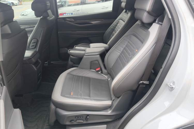 Used Ford Edge 2023 Ford Explorer L 2.0T EcoBoost Four-Wheel Drive 7-Seater Supreme Model Left Rear Seat