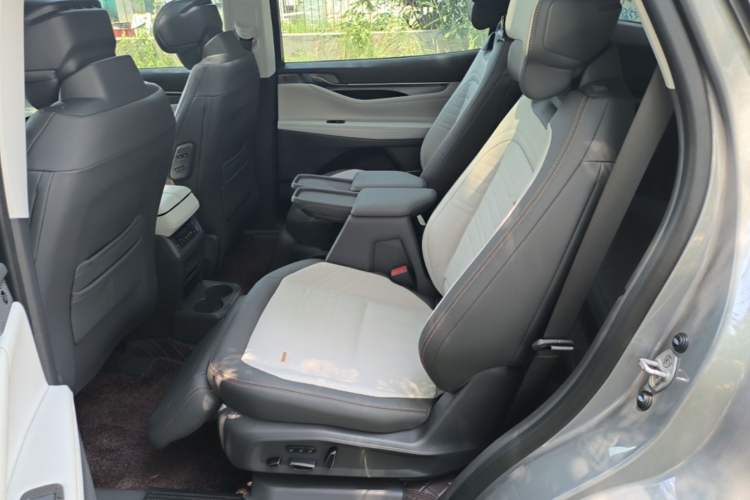 Used Ford Edge 2023 Ford Explorer L 2.0T EcoBoost Four-Wheel Drive 7-Seater Supreme Model Left Rear Seat