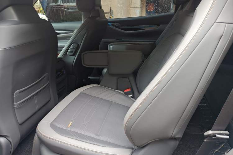 Used Ford Edge 2023 Ford Explorer L 2.0T EcoBoost Four-Wheel Drive 7-Seater Supreme Model Left Rear Seat