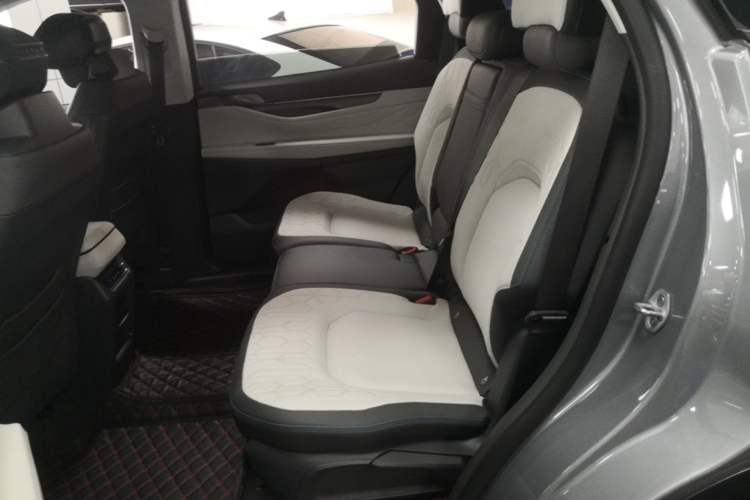 Used Ford Edge 2023 Ford Explorer L 2.0T EcoBoost Two-Wheel Drive 7-Seater Luxury Model Left Rear Seat