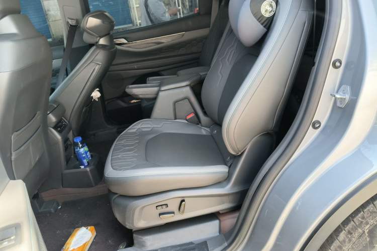 Used Ford Edge 2023 Ford Explorer L 2.0T EcoBoost Two-Wheel Drive 7-Seater Luxury Model Left Rear Seat