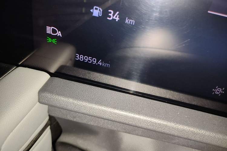 Used Ford Edge 2023 Ford Explorer L 2.0T EcoBoost Two-Wheel Drive 5-Seater Fashion Edition Odometer Close Up
