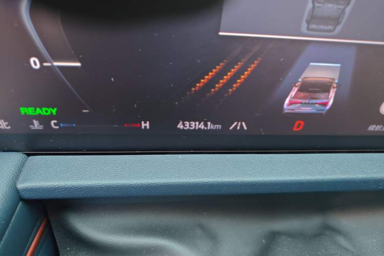 Used Ford Edge 2023 Ford Explorer L 2.0T EcoBoost E-Hybrid Two-Wheel Drive 7-Seater Fashion Edition Odometer Close Up